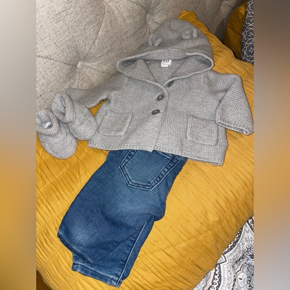 Baby gap knitted cardigan booties and jeans - Picture 8 of 9